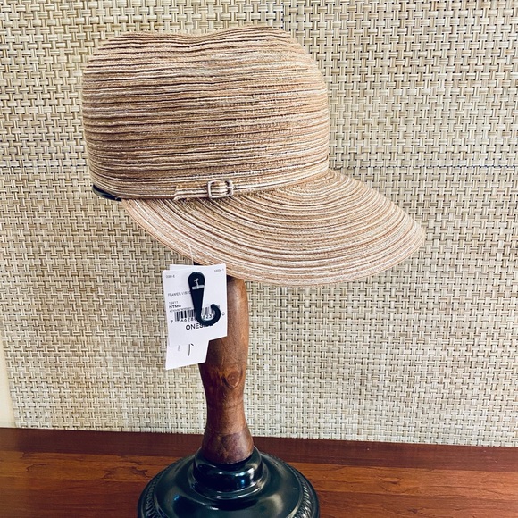 August Hats Accessories - 🌟HP🌟Tan Metallic Straw Framer Visor by August Hats OSFM